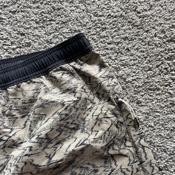 Vuori Maverick Volley Shorts 6” Mocha Sand Athletic Hybrid Performance Mens Sz L - Picture 4 of 8